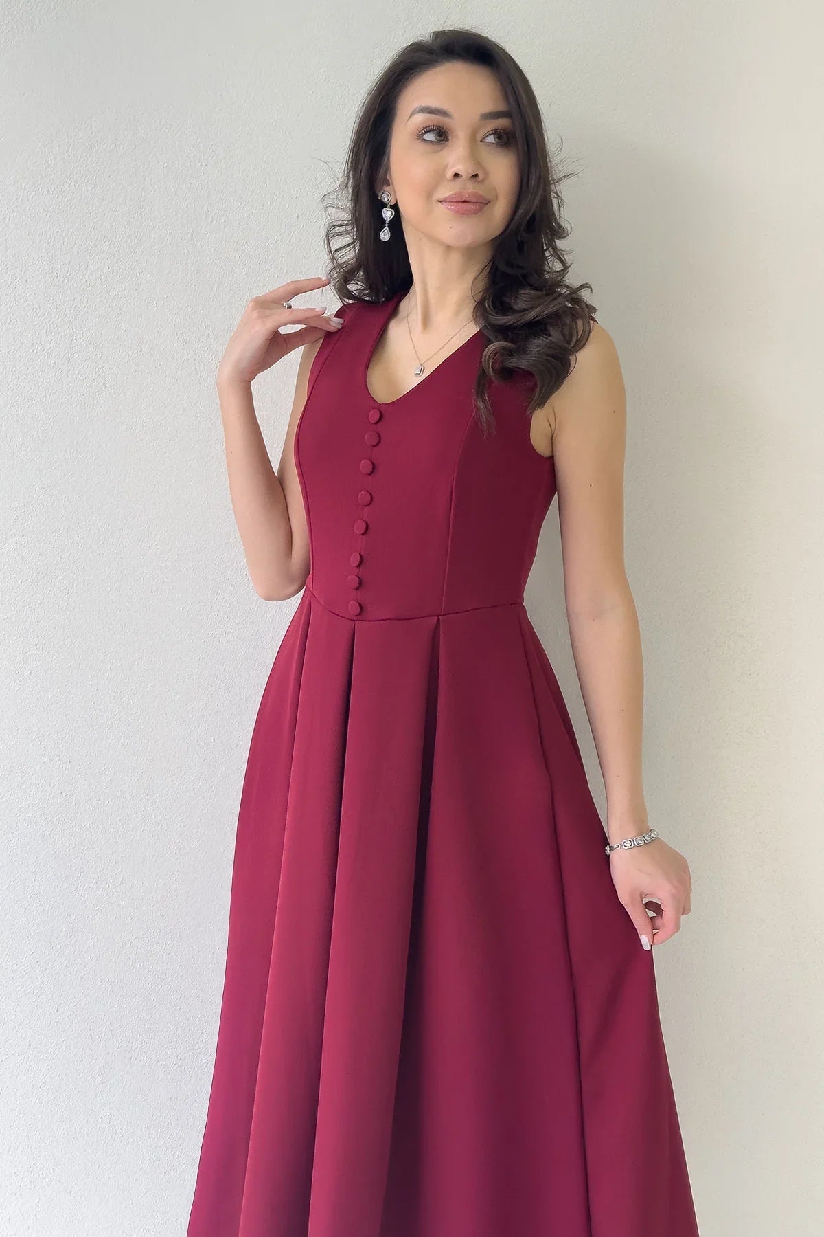 Women's Burgundy V-Neck Düğme Detail Piliseli Midi Dress