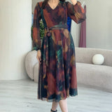 فستان تول متوسط ​​الطول بنقشة الباتيك