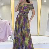 Grünes schulterfreies Abendkleid aus gemustertem Tüll