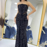 Schwarzes trägerloses Pailletten-Abendkleid