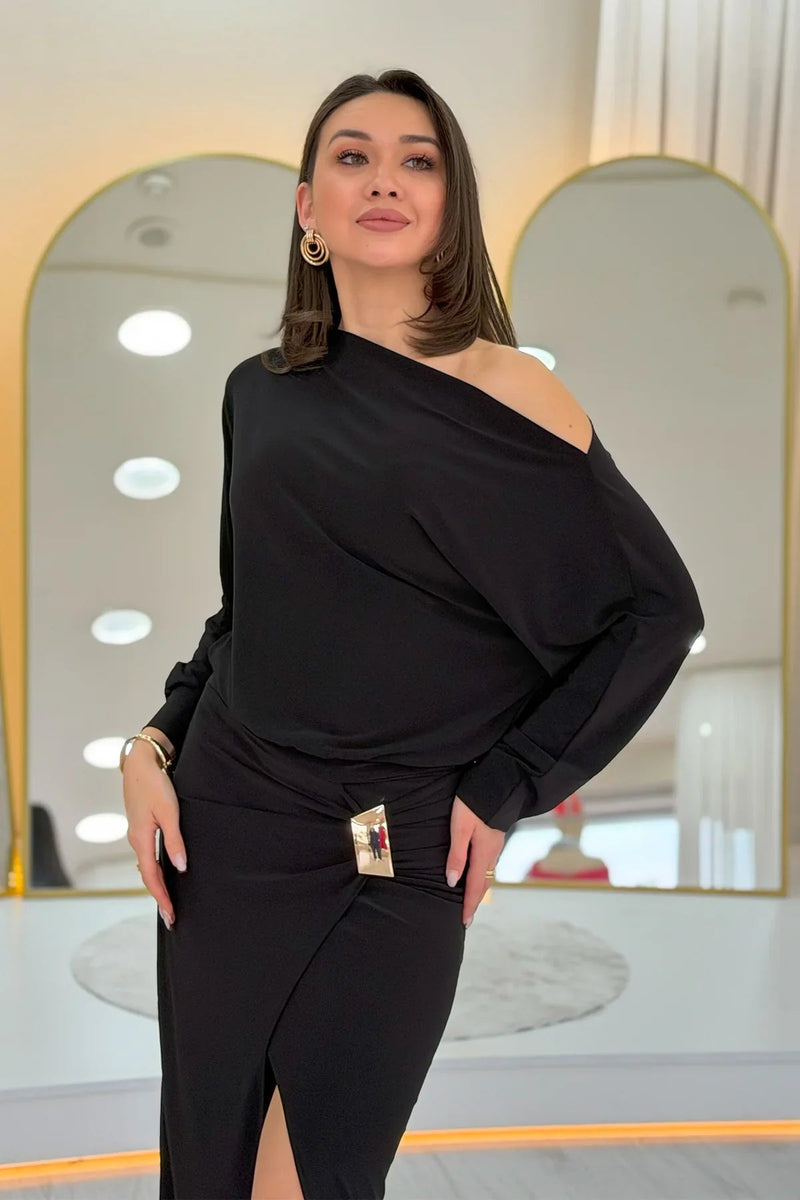 Women's Black Batwing Sleeve Gold Aksesuar Boat Neck Slit Midi Dress