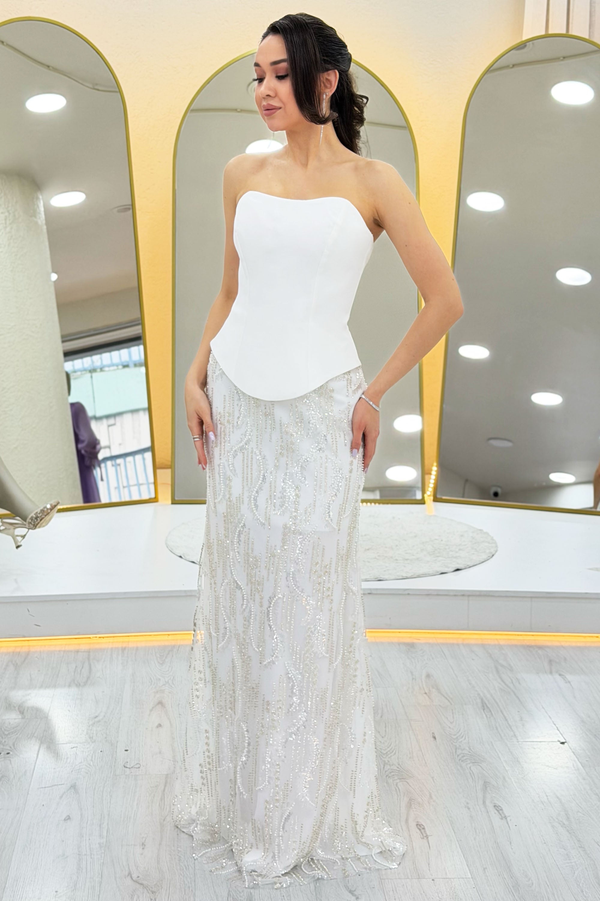 White Strapless Shawl-Detailed Embroidered Long Wedding Dress