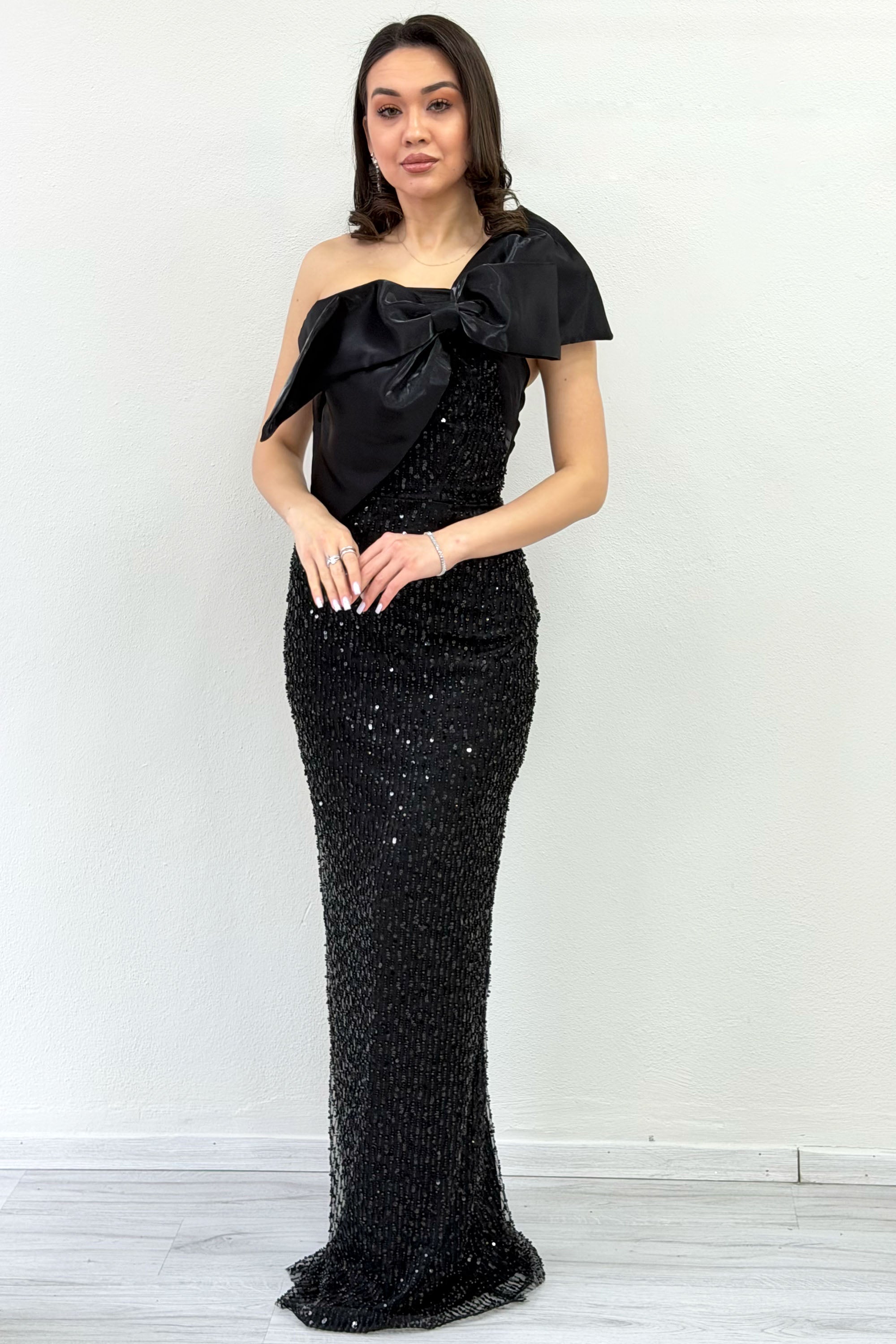 Black Bow Collar Detail One-Shoulder Sequined Evening Dress