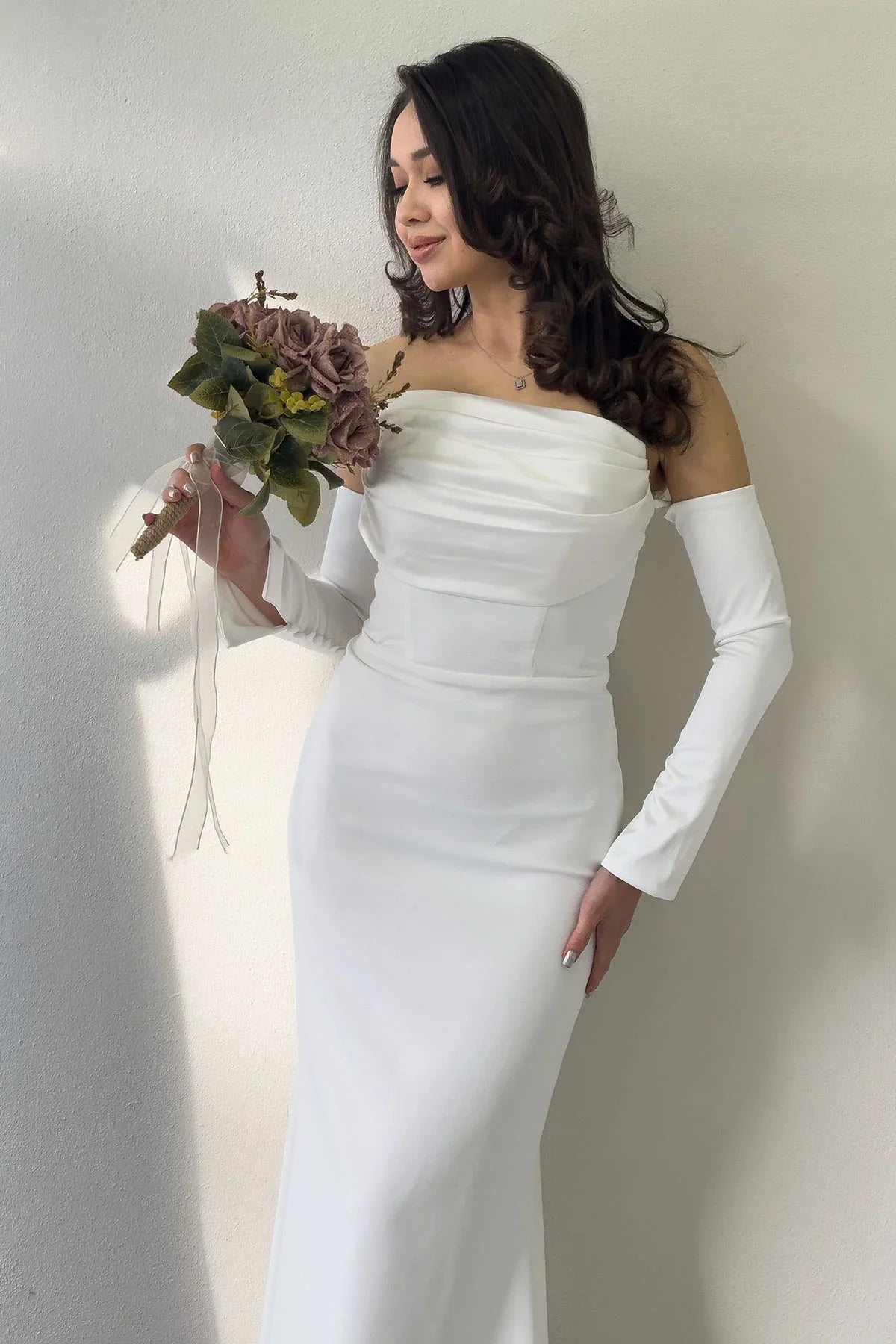 Women's White Strapless Sleeve Aksesuarlı Mermaid Satin Alya Dress