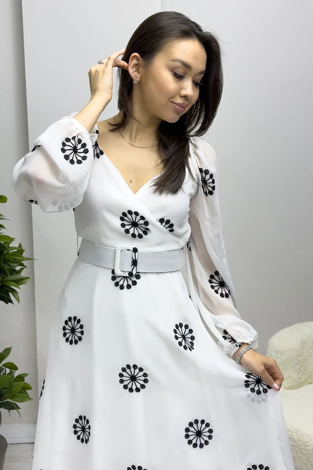 Women's White Çiçek Desen Wrap Neck Balloon Sleeve Belted Chiffon Dress